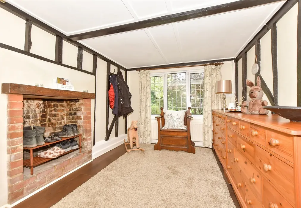 Entrance Hall - Ashford Road, Ivychurch, Romney Marsh, Kent - Wards of Kent