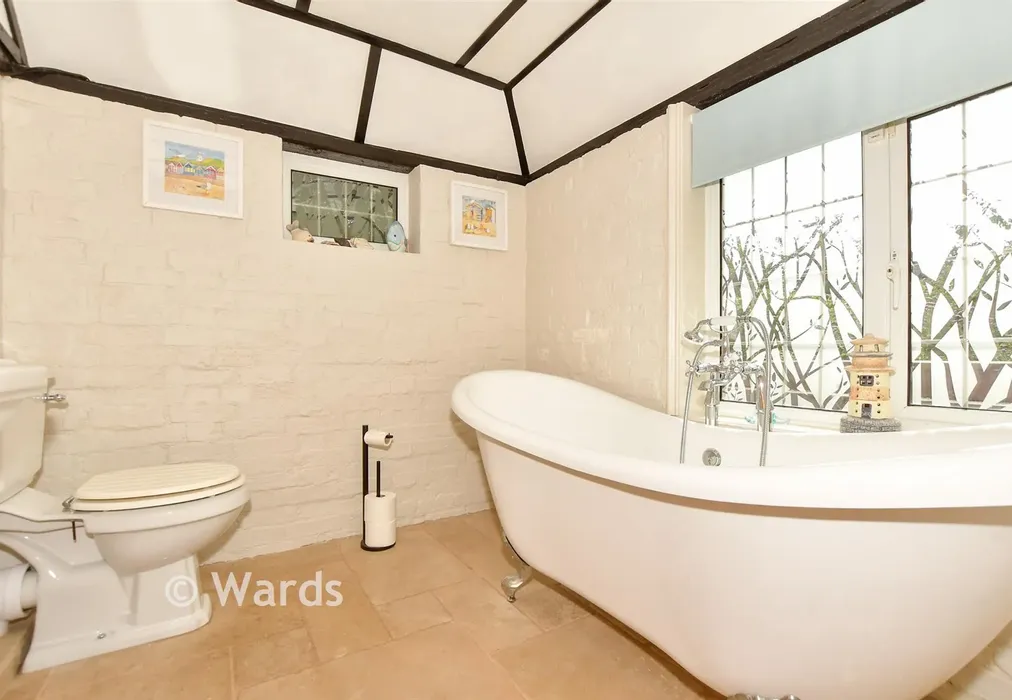 Bathroom - Ashford Road, Ivychurch, Romney Marsh, Kent - Wards of Kent
