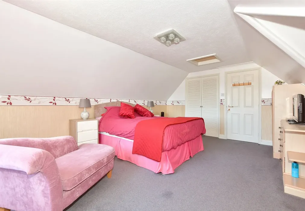 Bedroom 1 - The Fairway, Dymchurch, Romney Marsh, Kent - Wards of Kent