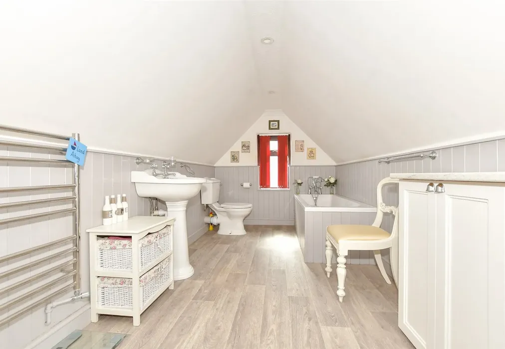 En-Suite Bathroom - The Fairway, Dymchurch, Romney Marsh, Kent - Wards of Kent