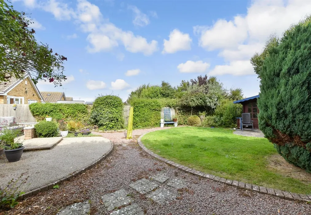 Rear Garden - The Fairway, Dymchurch, Romney Marsh, Kent - Wards of Kent