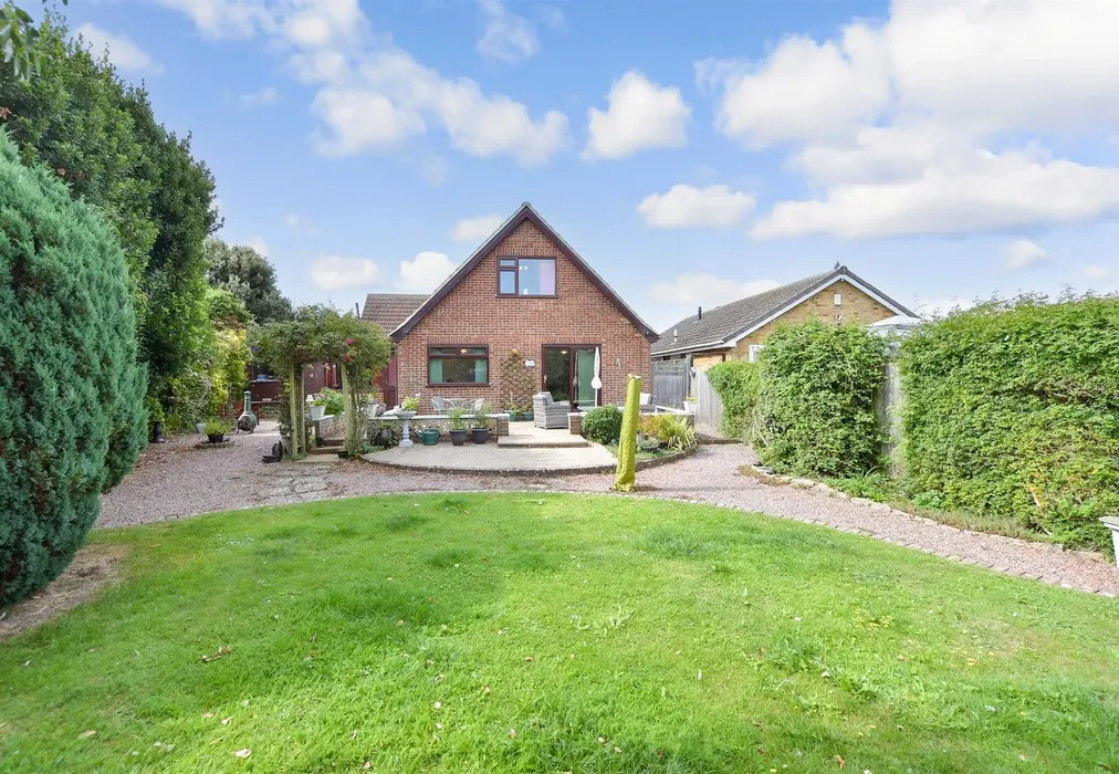 Rear Garden - The Fairway, Dymchurch, Romney Marsh, Kent - Wards of Kent