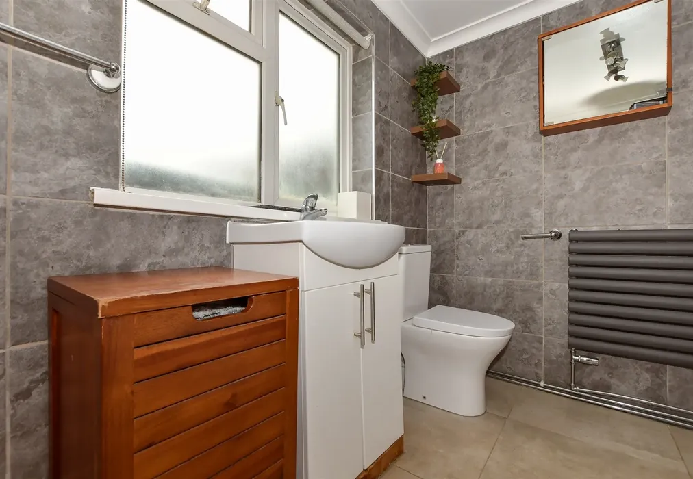 Bathroom - Connaught Road, Chatham, Kent - Wards of Kent