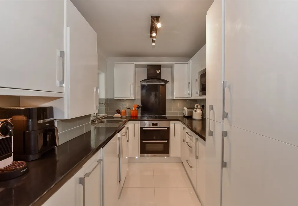 Kitchen - Connaught Road, Chatham, Kent - Wards of Kent