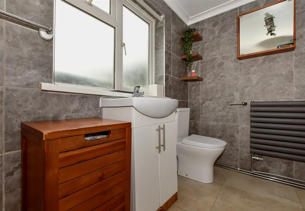 Bathroom - Connaught Road, Chatham, Kent - Wards of Kent