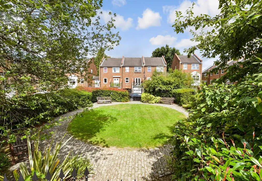 Surrounding Area - Manning Close, East Grinstead, West Sussex - Wards of Kent