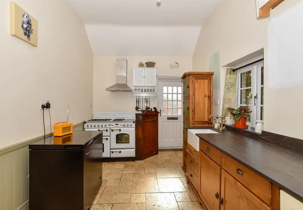 Kitchen - Maidstone Road, Paddock Wood, Tonbridge, Kent - Wards of Kent