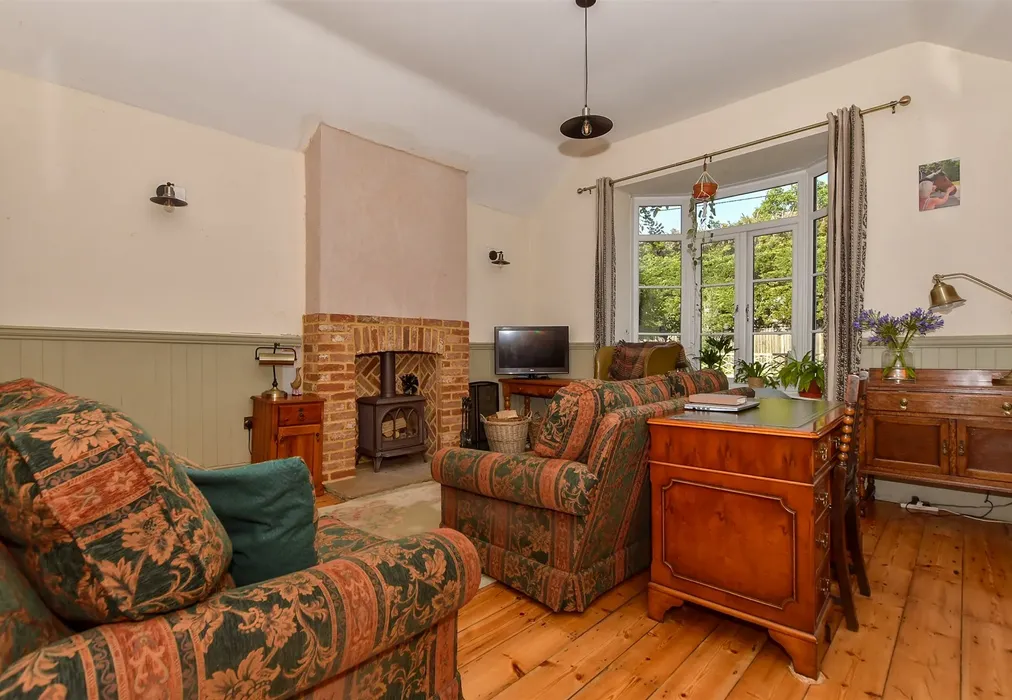 Lounge - Maidstone Road, Paddock Wood, Tonbridge, Kent - Wards of Kent