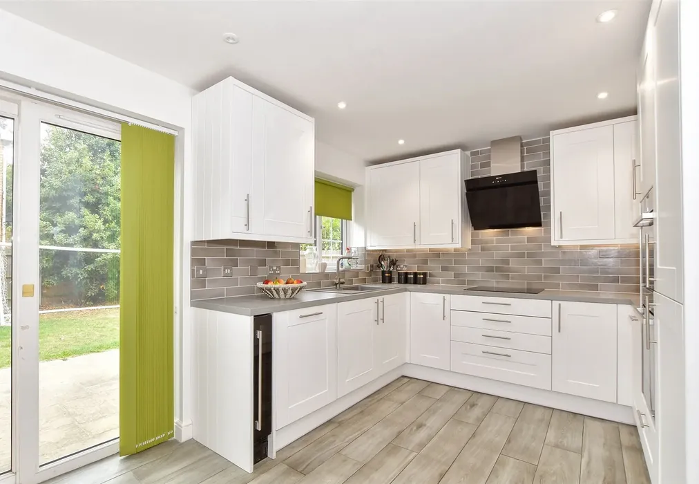 Kitchen - Blakes Farm Road, Southwater, Horsham, West Sussex - Wards of Kent