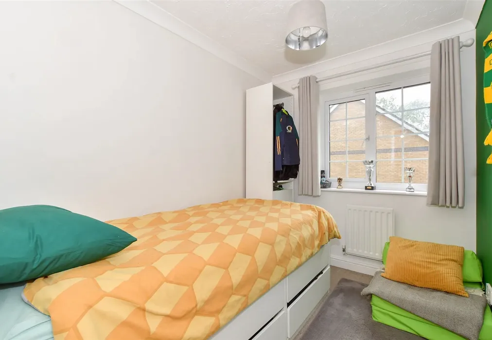 Bedroom 3 - Blakes Farm Road, Southwater, Horsham, West Sussex - Wards of Kent