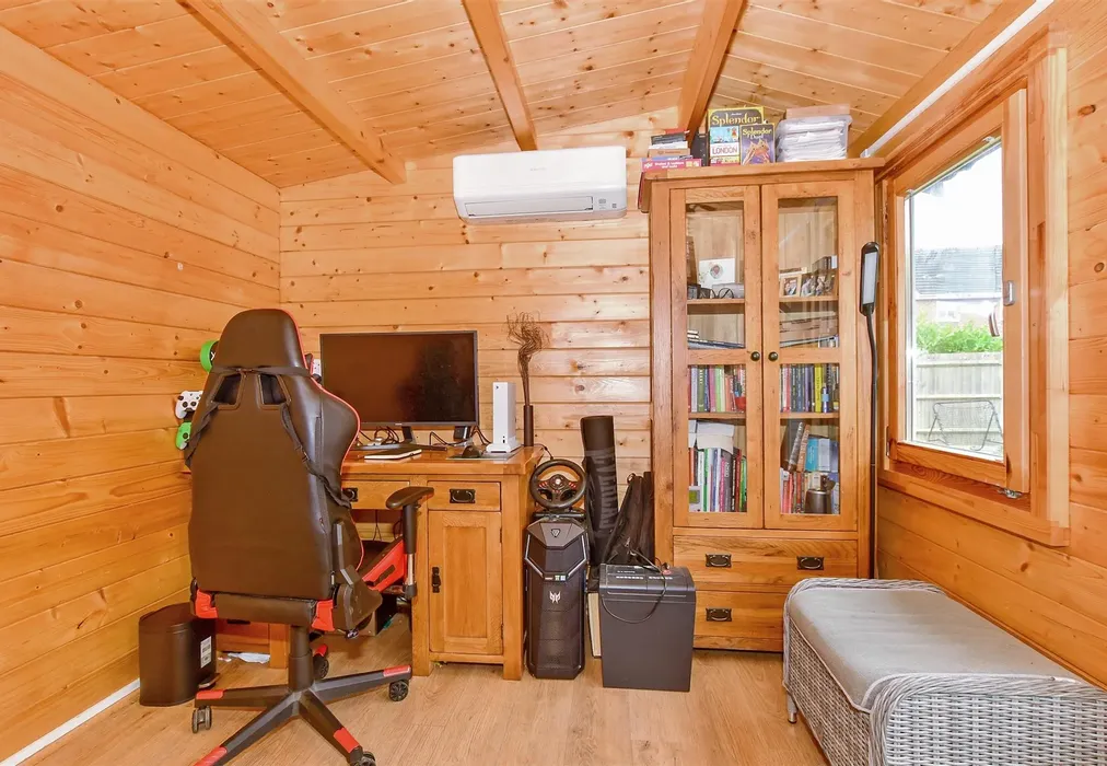 Workshop/Outbuildings - Blakes Farm Road, Southwater, Horsham, West Sussex - Wards of Kent
