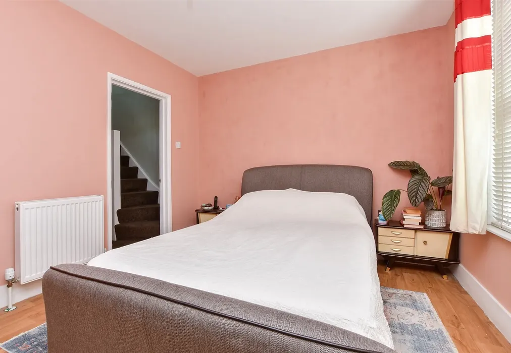 Bedroom 1 - Grosvenor Road, Ramsgate, Kent - Wards of Kent