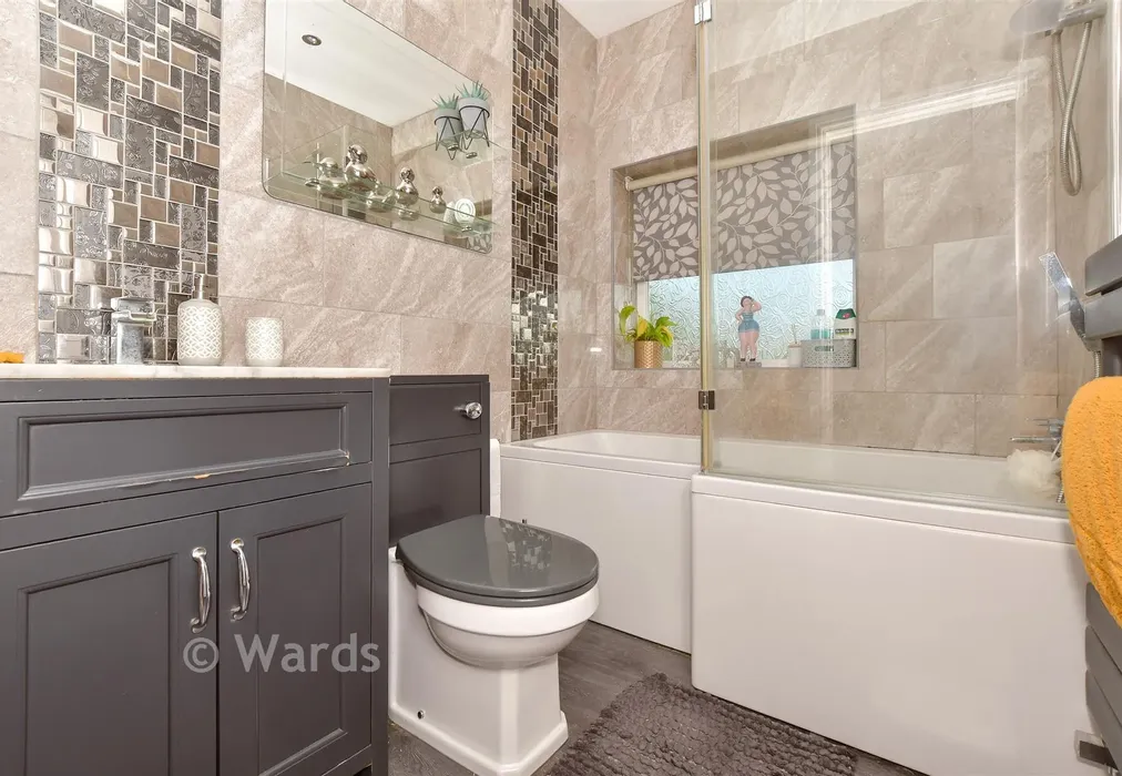 Bathroom - Kings Road, Dover, Kent - Wards of Kent
