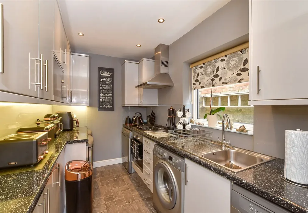 Kitchen - Kings Road, Dover, Kent - Wards of Kent
