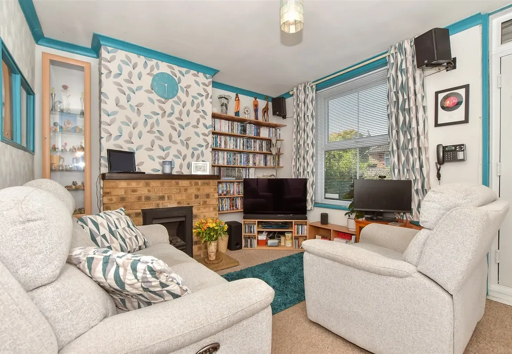 Lounge - Church Hill, Shepherdswell, Dover, Kent - Wards of Kent