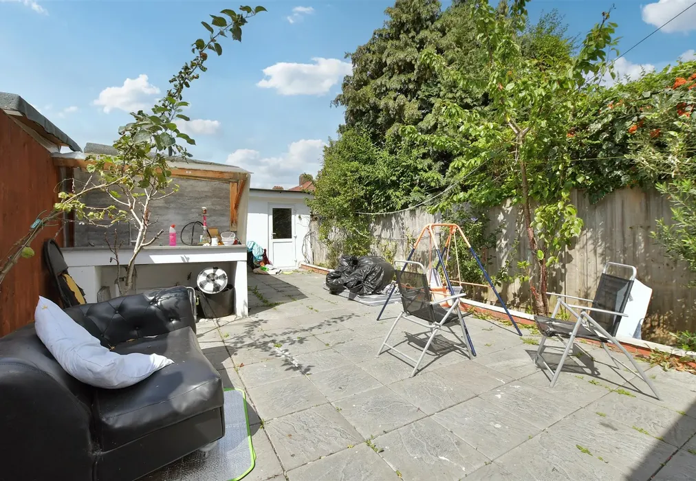 Rear Garden - Stonard Road, Dagenham, Essex - Wards of Kent