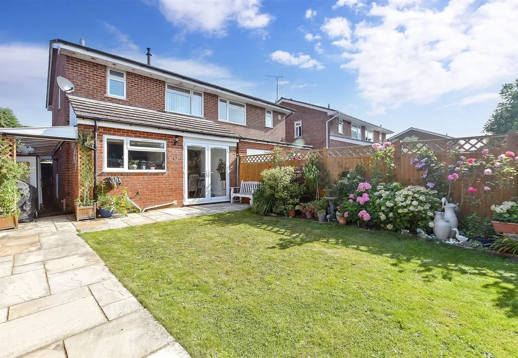 Rear Garden - Fairfield Way, Ashington, West Sussex - Wards of Kent