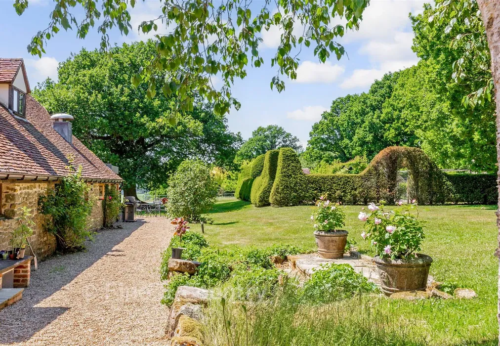 Formal Garden - Danegate, Eridge Green, Tunbridge Wells, East Sussex - Wards of Kent