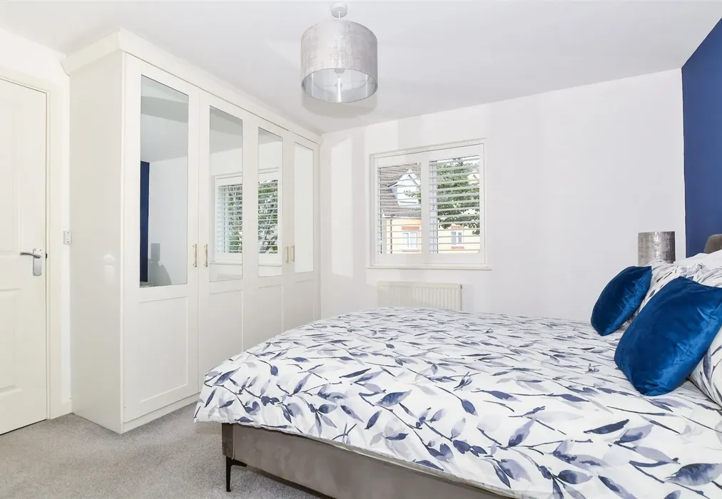 Bedroom 1 - Furfield Chase, Boughton Monchelsea, Maidstone, Kent - Wards of Kent