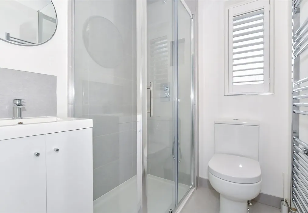 En-Suite Shower Room - Furfield Chase, Boughton Monchelsea, Maidstone, Kent - Wards of Kent