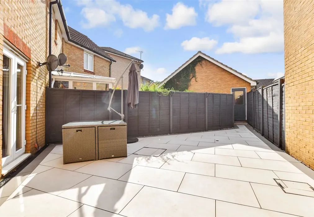 Rear Garden - Furfield Chase, Boughton Monchelsea, Maidstone, Kent - Wards of Kent