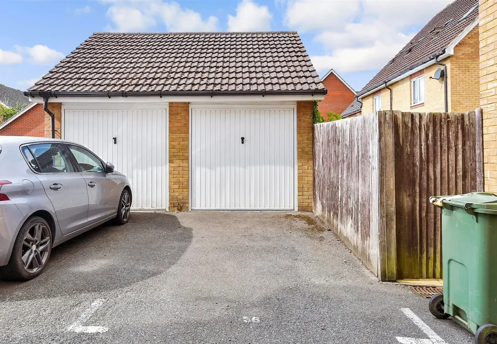 Garage - Furfield Chase, Boughton Monchelsea, Maidstone, Kent - Wards of Kent