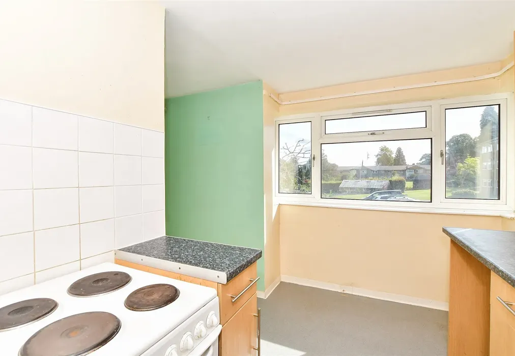 Kitchen - Chenies Close, Tunbridge Wells, Kent - Wards of Kent
