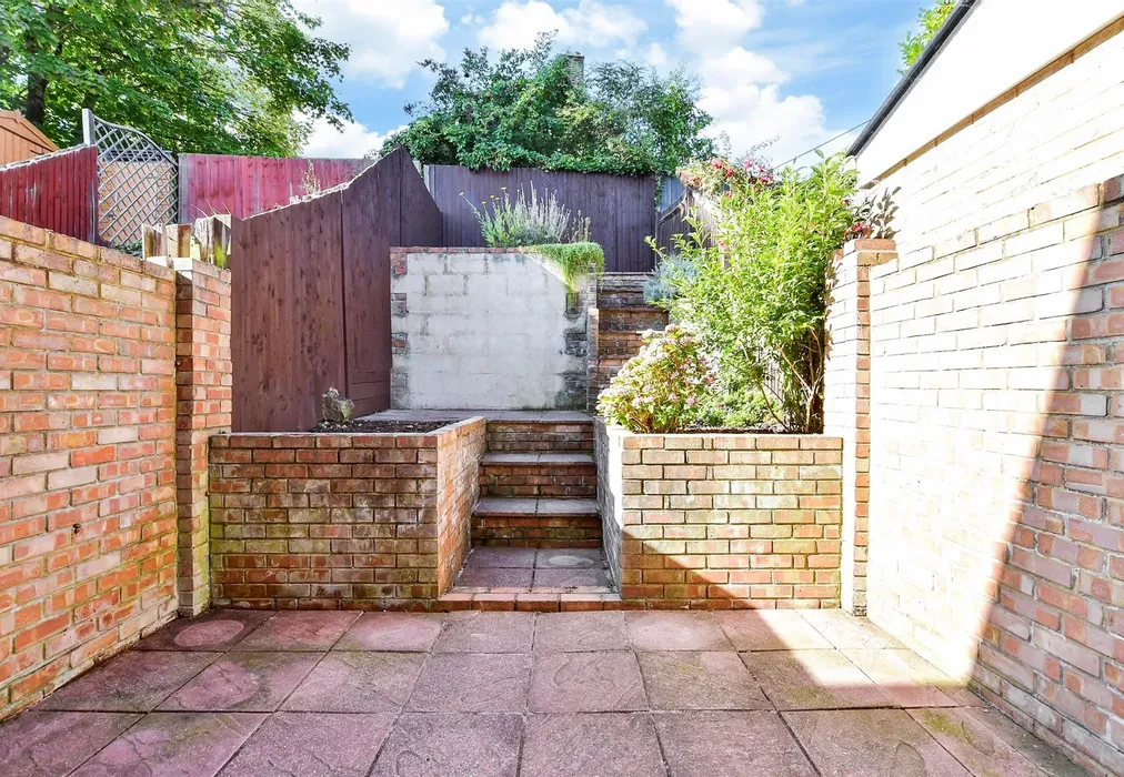 Rear Garden - Chillington Close, Upper Halling, Rochester, Kent - Wards of Kent