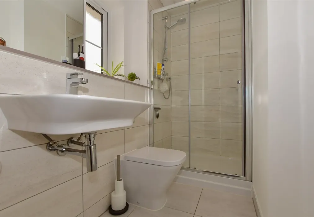 En-Suite Shower Room - Gransden Road, East Malling, West Malling, Kent - Wards of Kent