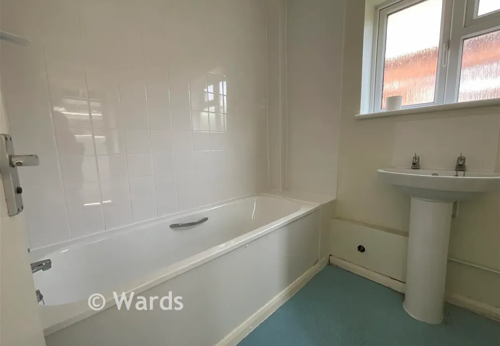 Bathroom - Allenby Road, Ramsgate, Kent - Wards of Kent