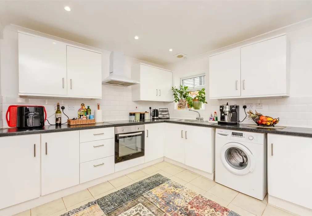 Kitchen - Melbourne Road, Chatham, Kent - Wards of Kent