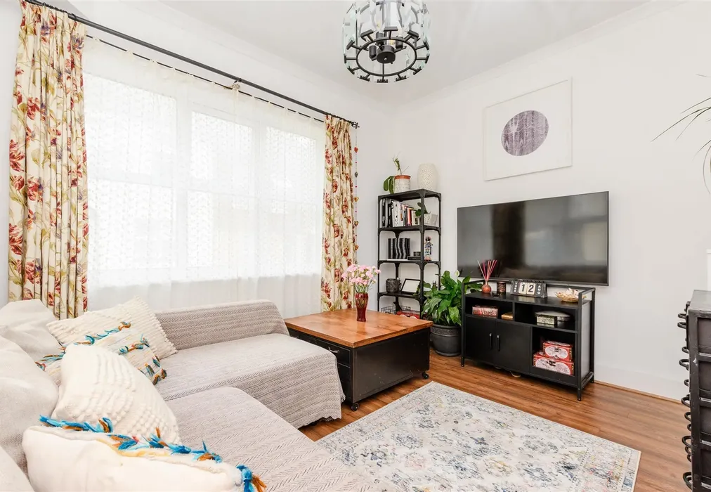 Family Room - Melbourne Road, Chatham, Kent - Wards of Kent