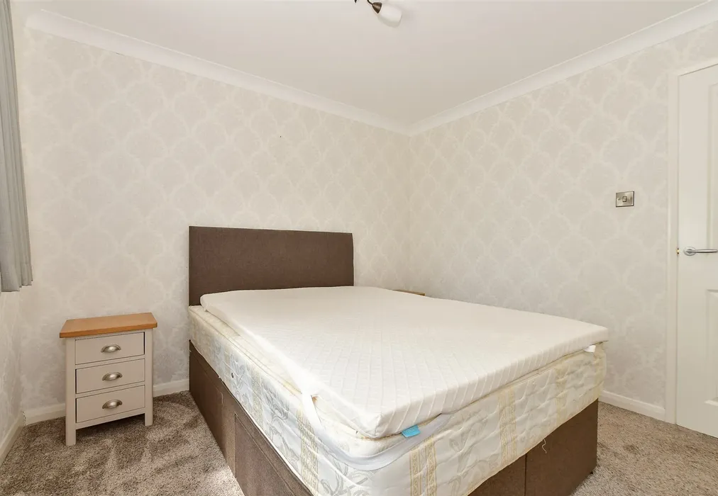 Bedroom 2 - Fleet Way, Shalfleet, Isle of Wight - Wards of Kent