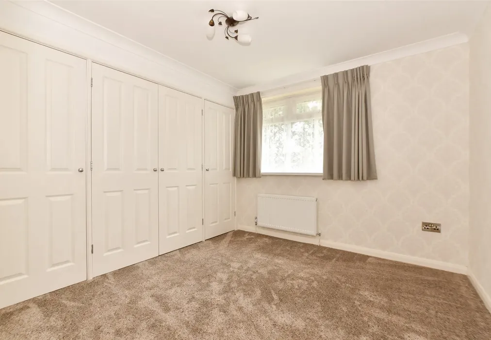 Bedroom 1 - Fleet Way, Shalfleet, Isle of Wight - Wards of Kent