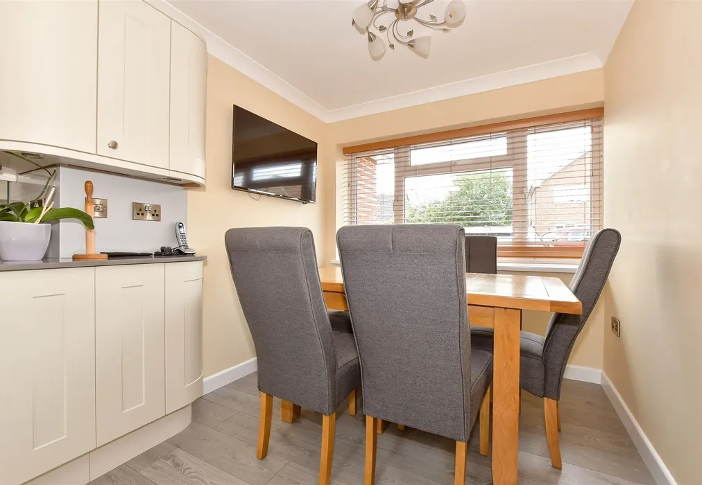 Dining Area - Fleet Way, Shalfleet, Isle of Wight - Wards of Kent