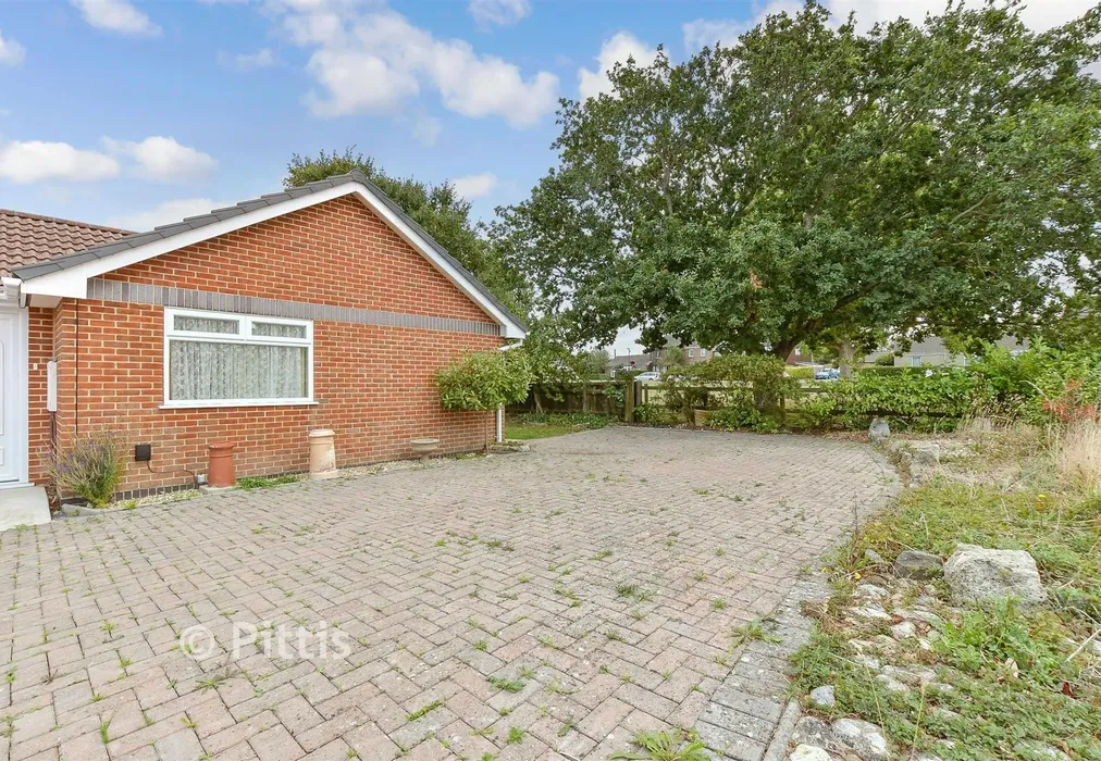 Driveway/Parking - Fleet Way, Shalfleet, Isle of Wight - Wards of Kent