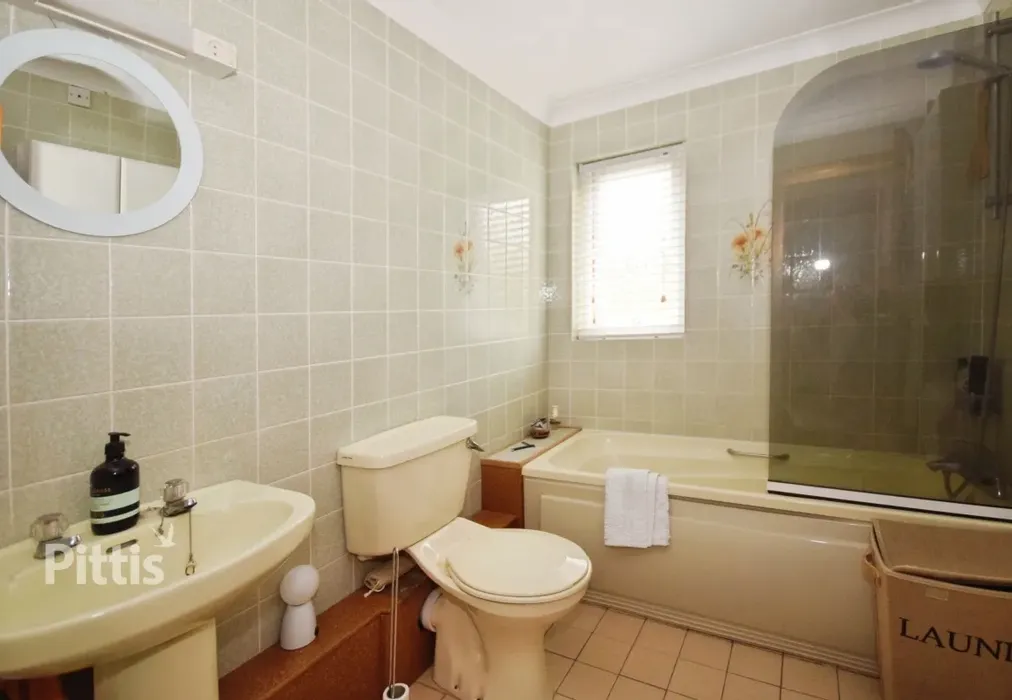  - Moor Lane Brighstone PO30 - Wards of Kent