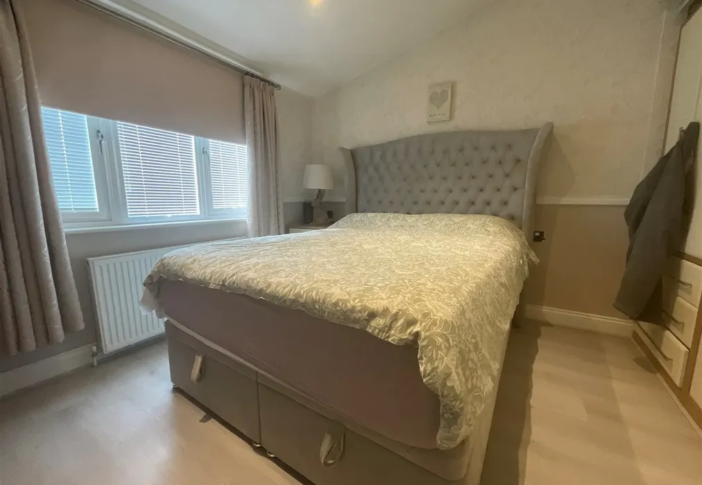 Bedroom - Palm Court, Battlesbridge, Wickford, Essex - Wards of Kent