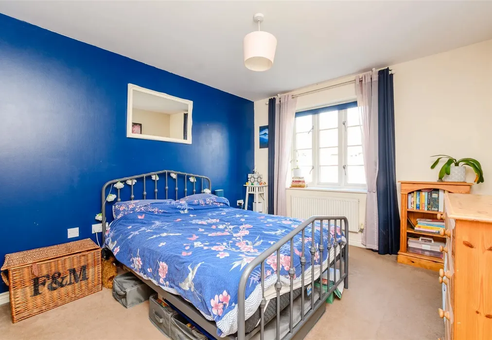 Bedroom 1 - Southbank, Hextable, Swanley, Kent - Wards of Kent