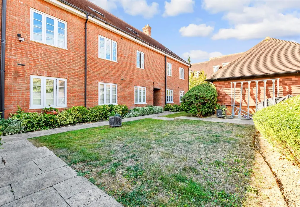 Communal Gardens - Southbank, Hextable, Swanley, Kent - Wards of Kent