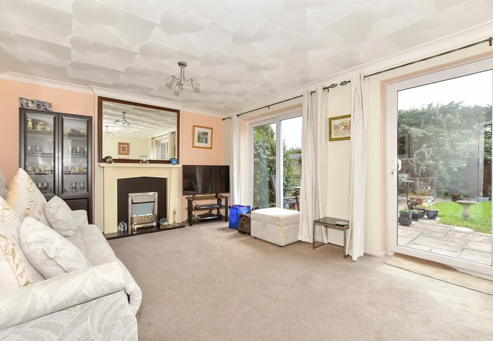 Lounge - Richmond Drive, New Romney, Kent - Wards of Kent