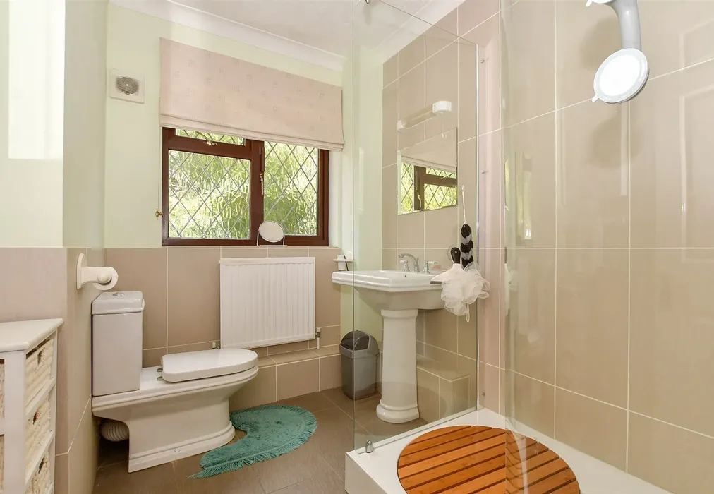 Shower Room - Worthing Road, Southwater, Horsham, West Sussex - Wards of Kent