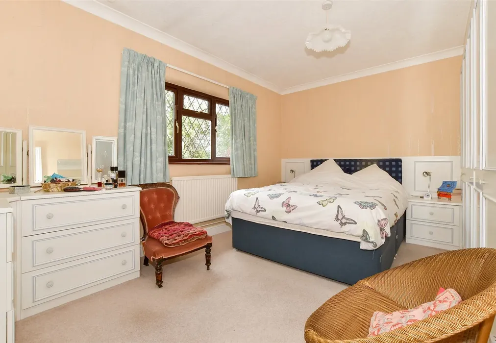 Bedroom 1 - Worthing Road, Southwater, Horsham, West Sussex - Wards of Kent