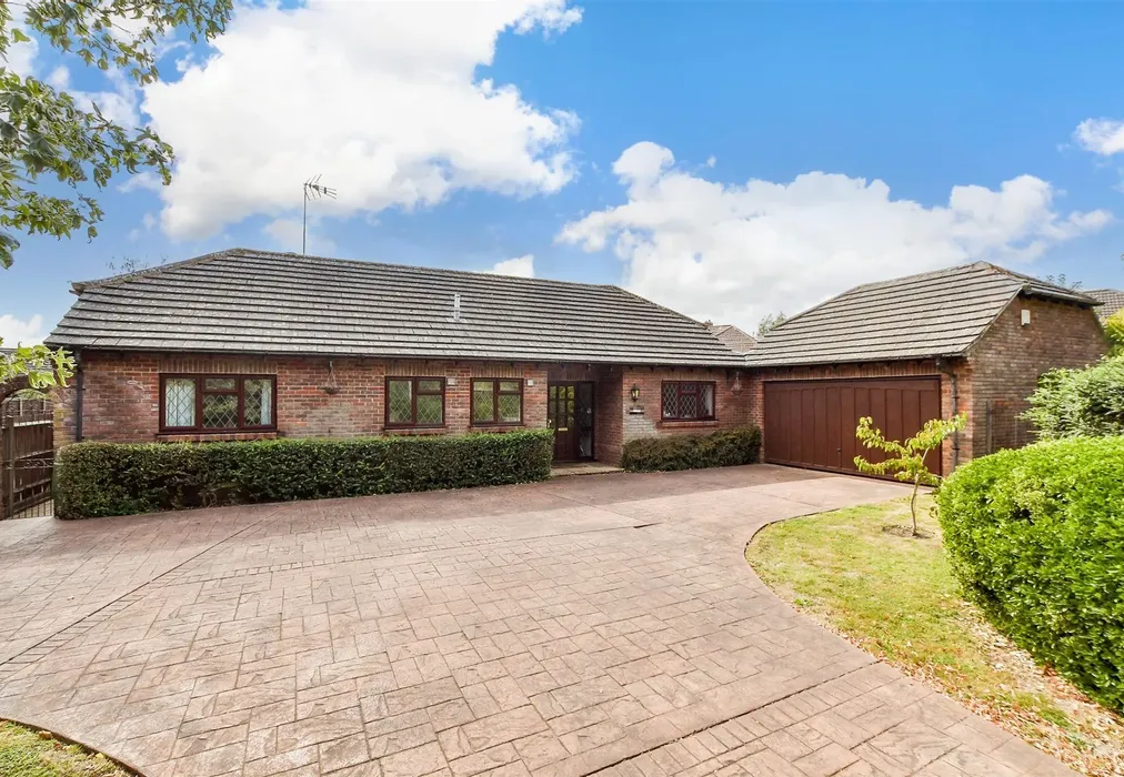 H45Tw - External (Web) - Worthing Road, Southwater, Horsham, West Sussex - Wards of Kent