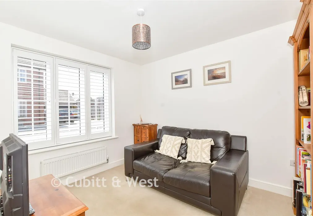 Snug - Squires Grove, Eastergate, Chichester, West Sussex - Wards of Kent