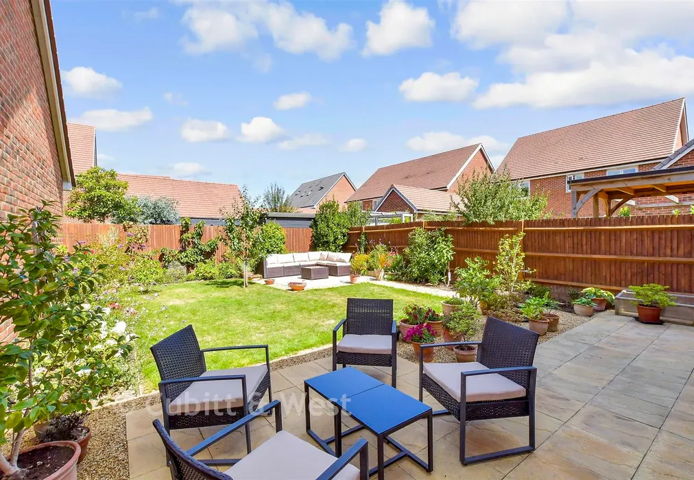 Rear Garden - Squires Grove, Eastergate, Chichester, West Sussex - Wards of Kent