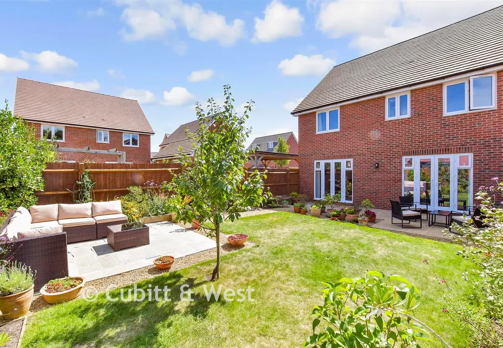 Rear Garden - Squires Grove, Eastergate, Chichester, West Sussex - Wards of Kent