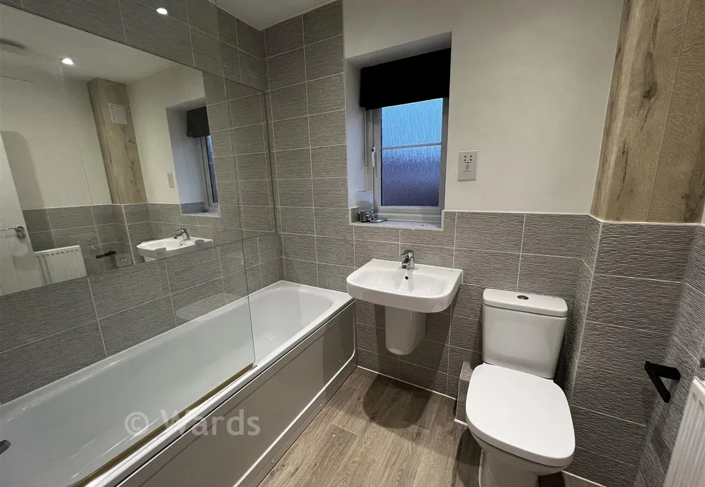 Vacant - Bathroom - Saunders Field, Maidstone, Kent - Wards of Kent