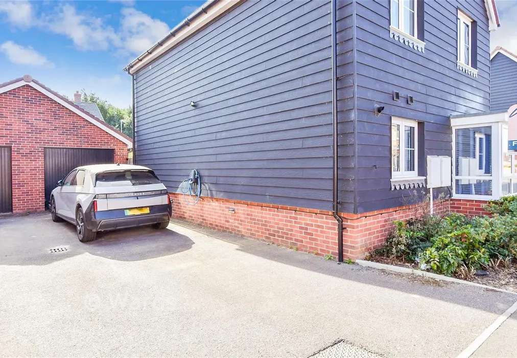 Driveway/Parking - Saunders Field, Maidstone, Kent - Wards of Kent