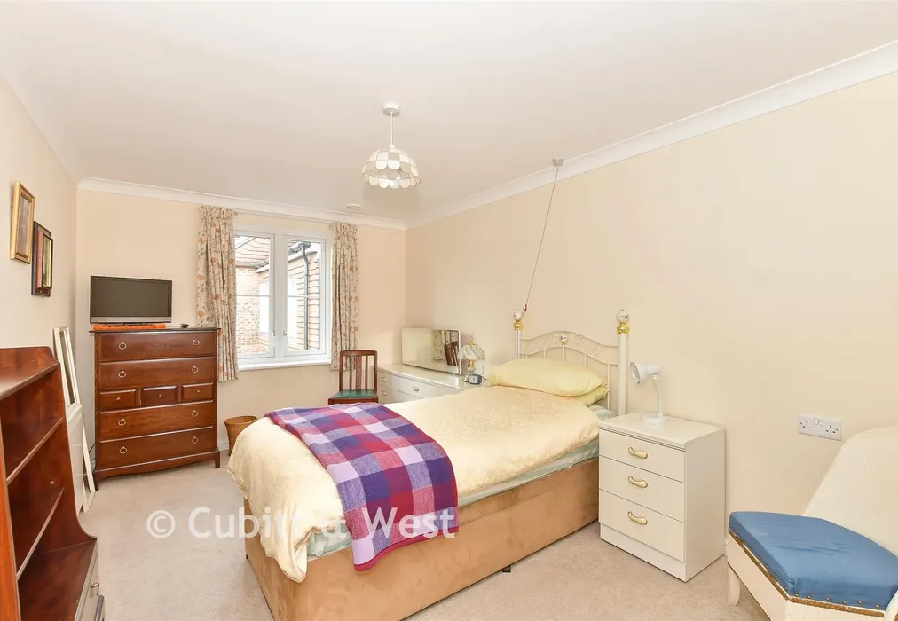 Bedroom - Grange Road, Uckfield, East Sussex - Wards of Kent
